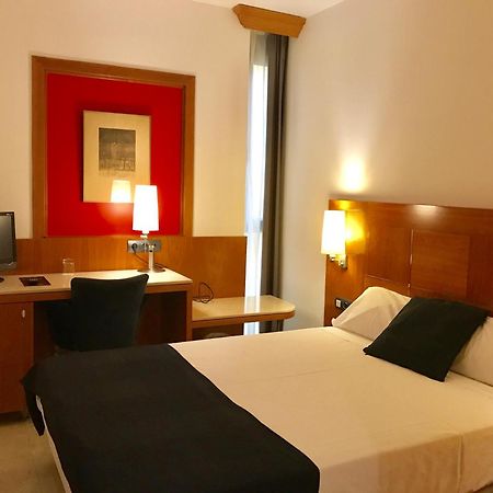 Hotel Calasanz Molins de Rei Ngoại thất bức ảnh
