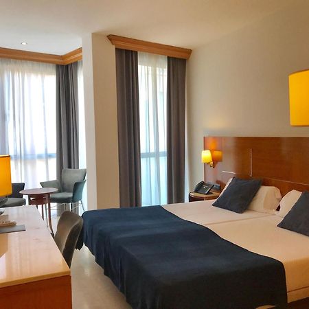 Hotel Calasanz Molins de Rei Ngoại thất bức ảnh