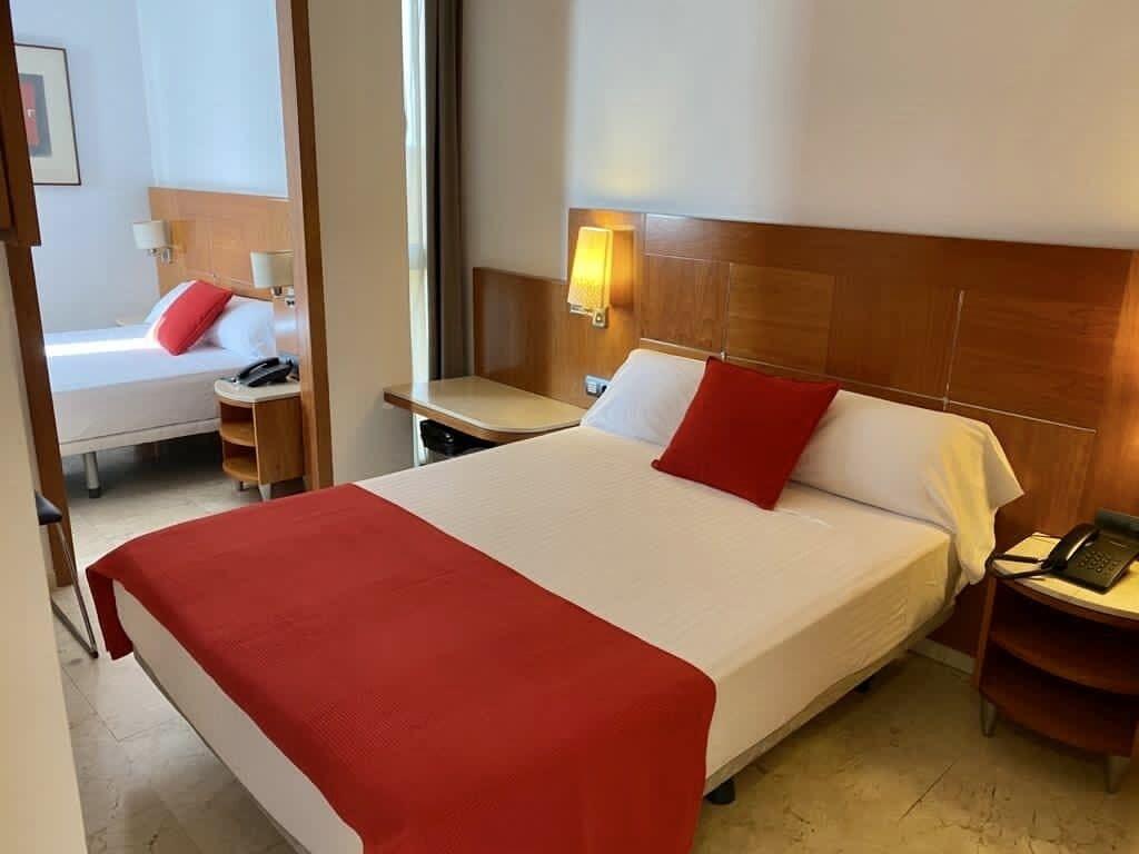 Hotel Calasanz Molins de Rei Ngoại thất bức ảnh