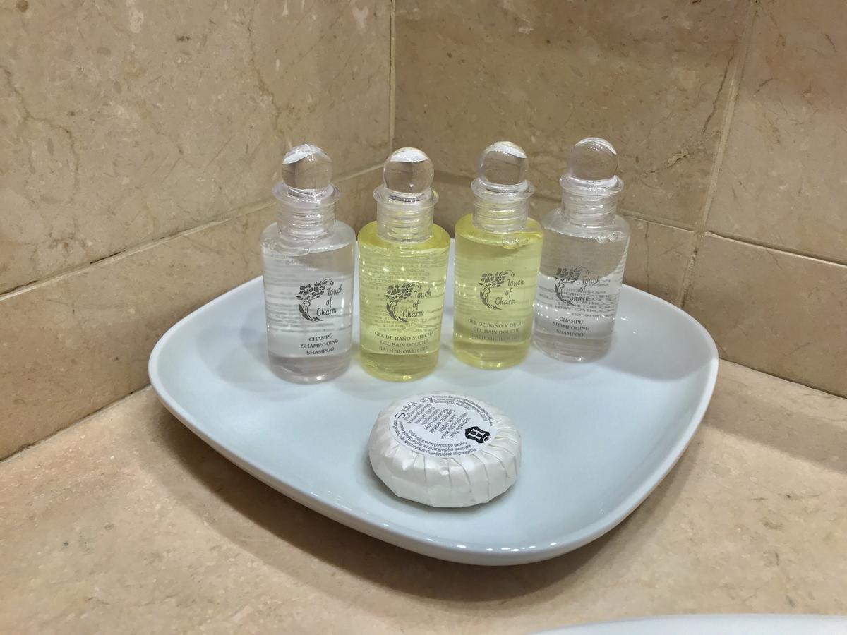Hotel Calasanz Molins de Rei Ngoại thất bức ảnh
