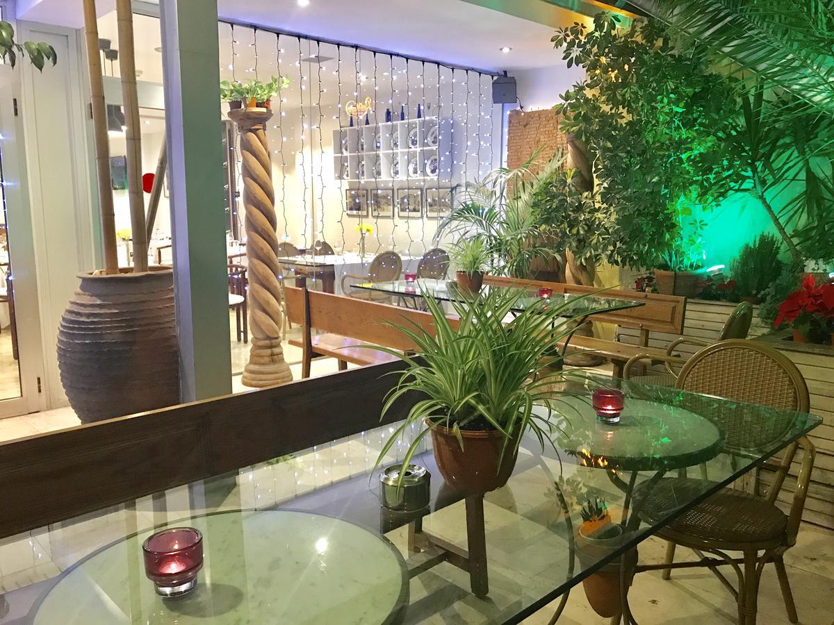 Hotel Calasanz Molins de Rei Ngoại thất bức ảnh