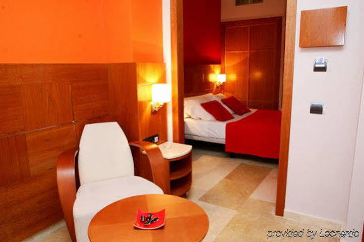 Hotel Calasanz Molins de Rei Phòng bức ảnh