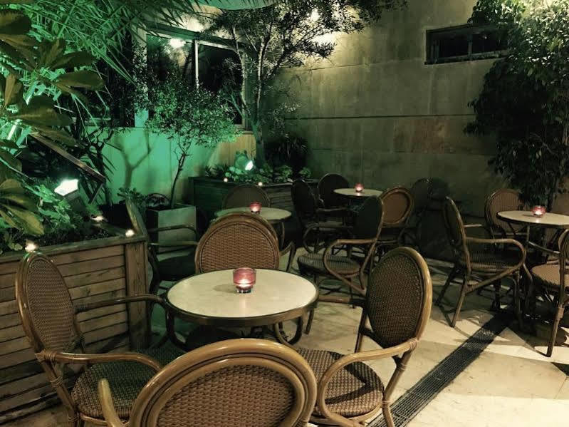 Hotel Calasanz Molins de Rei Ngoại thất bức ảnh